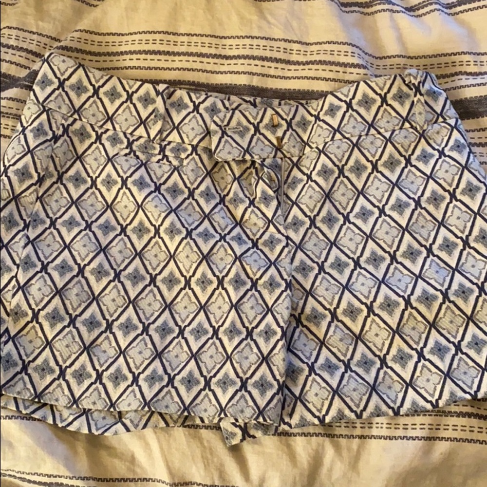 LOFT shorts size 4 blue pattern